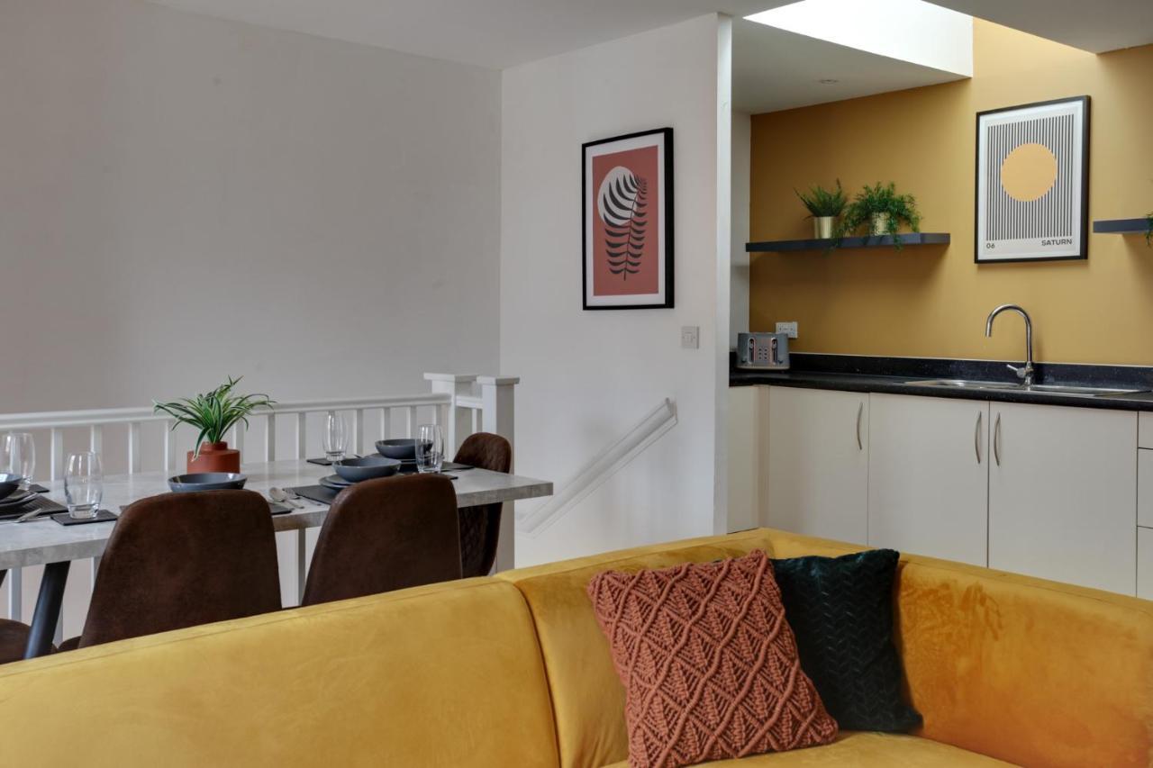 Apartment Two Bedroom Coach House - Free Allocated Parking For 2 Vehicles - Colchester